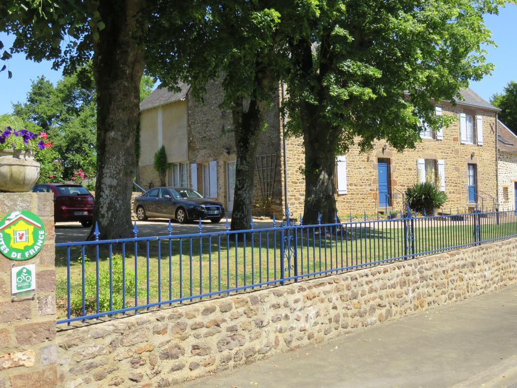Les Quatre Saisons Acomodação com café da manhã Moitron-sur-Sarthe Exterior foto